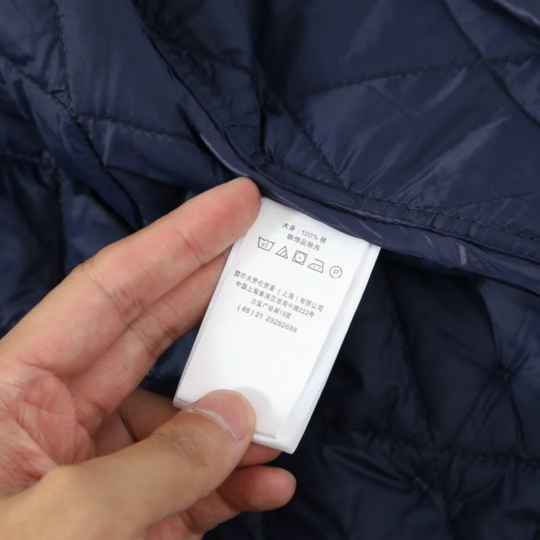 P350 #R57 Ralpah Lauren/Ralph Lauren Diamond Check Stand Collar Veteran Cotton Jacket Uniform British Retro Style for Men and Women Item No. RL17381 Classic Diamond Henley Lavalier Thin Cotton Jacket Simple yet stylish corduroy trimmed cuffs Collar Can be straight folded Two-wear, half-high collar front double-button closure, front full zipper Fabric has a certain anti-water effect, classic forever , there are adjustable buckle tabs at the back waist. Delicate embroidery of the pony on the left side of the chest is retro and timeless. Color: black, navy blue, brown, army green. Size: M L